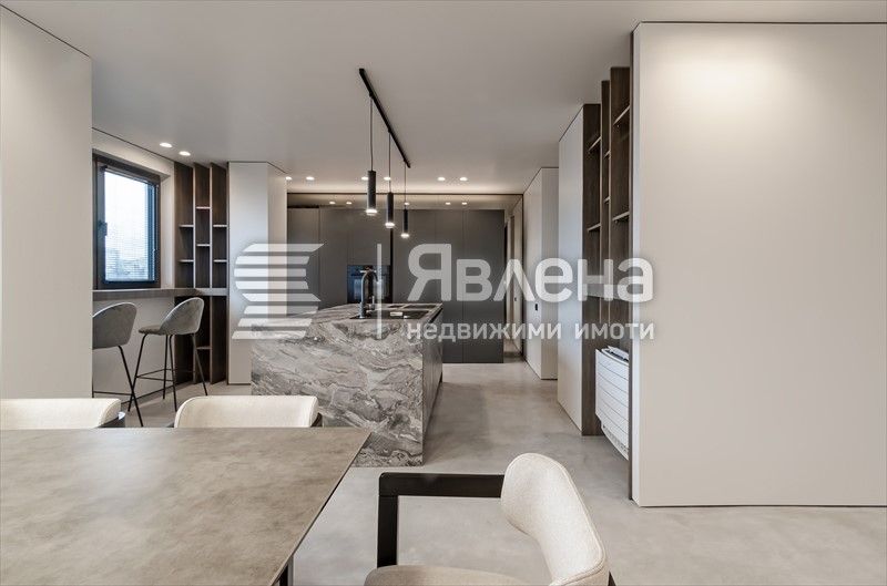 Продава се Тристаен апартамент в Варна, Център - 116 кв.м за 3121 €/кв.м - Снимка #1