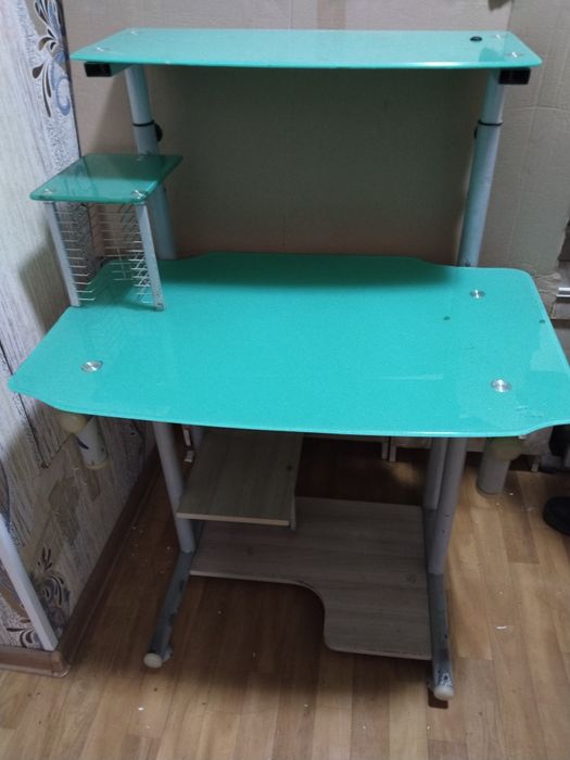 Продам компьютерный стол-парта