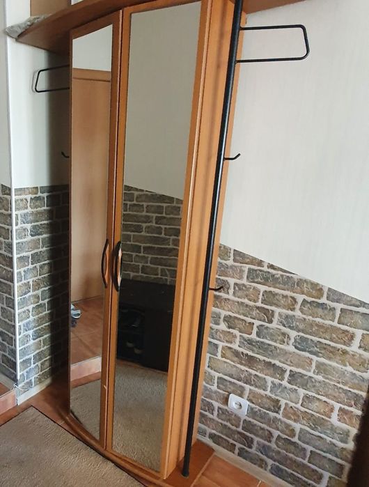 Шкаф для узкой прихожей.