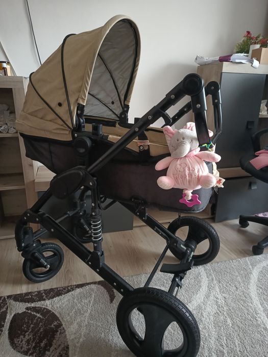 Vând carut bebelusi