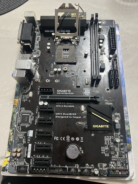 Vând placă de bază cu procesor i3 7100