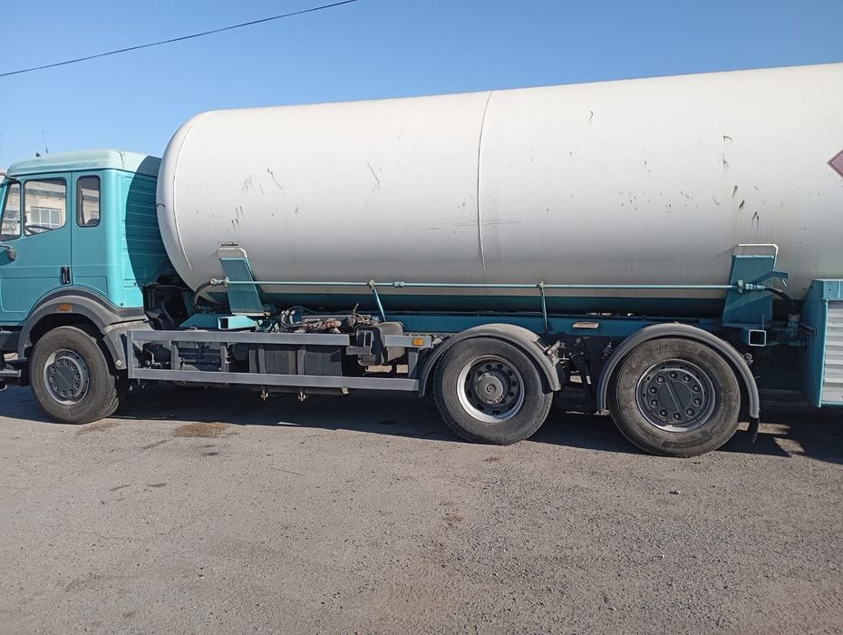 Газовоз продам на 26 кубов Мерседес