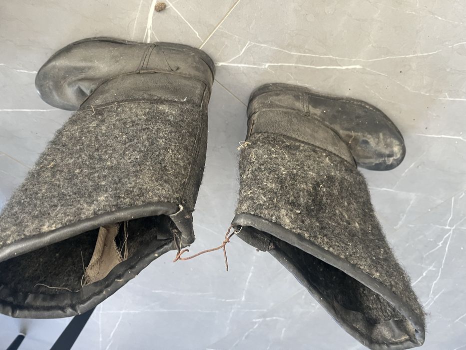 Cizme vechi de peste 70 ani