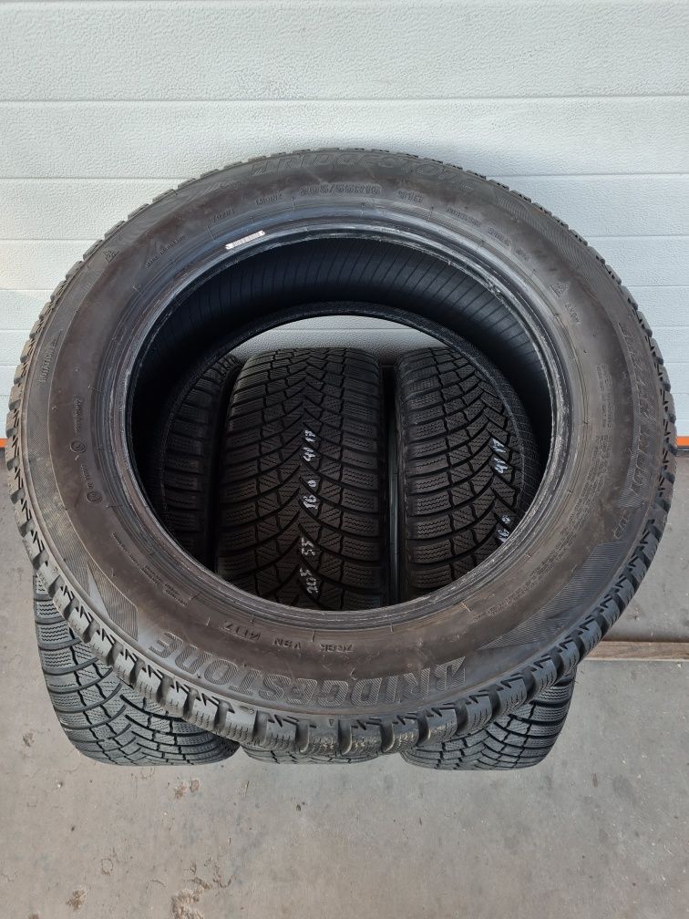 Зимни гуми 4 броя BRIDGESTONE Blizzak LM001 205 55 R16 дот 4117