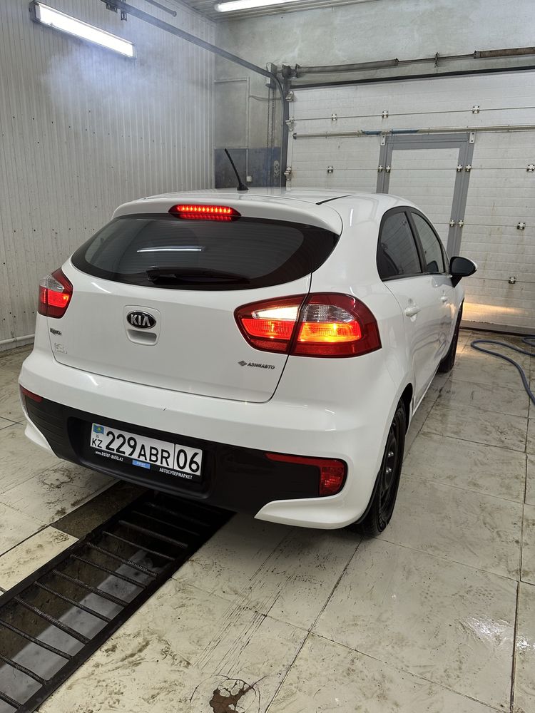 Продам KIA RIO 2015