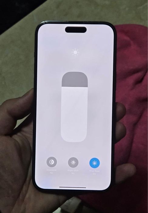 iPhone 14 Pro la cutie