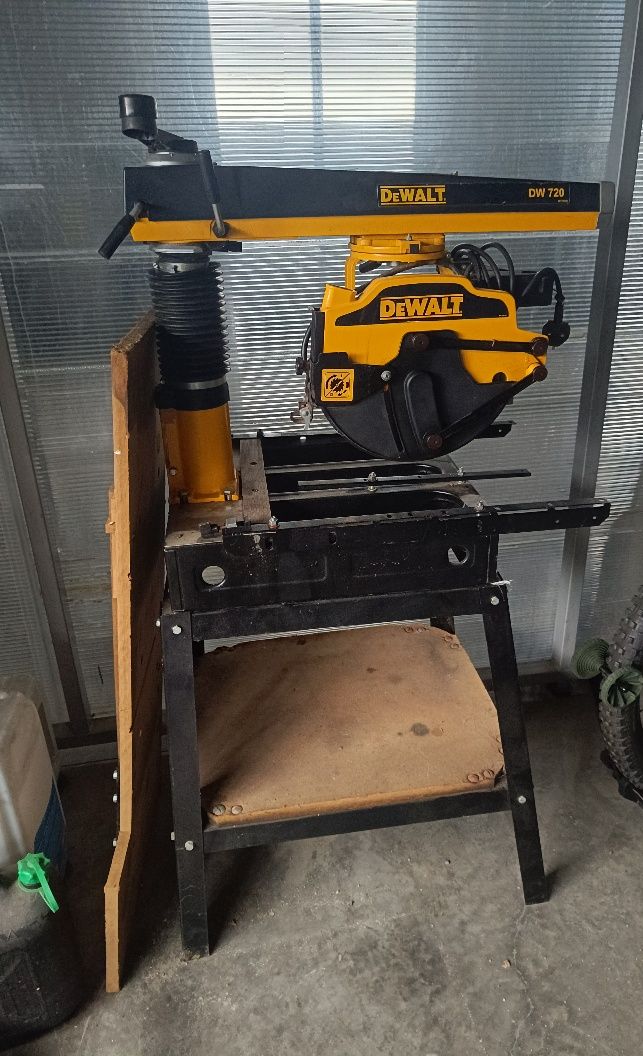 Машина Dewalt DW 720