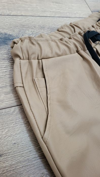 Pantaloni piele ecologica noi cu eticheta