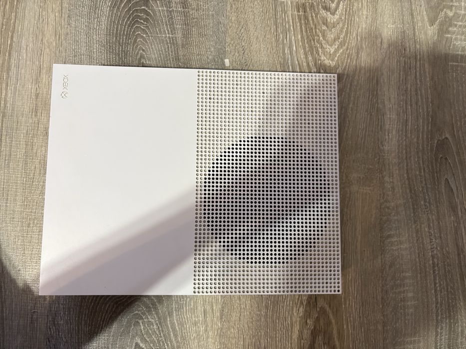 Vand xbox one s de 500 de gb