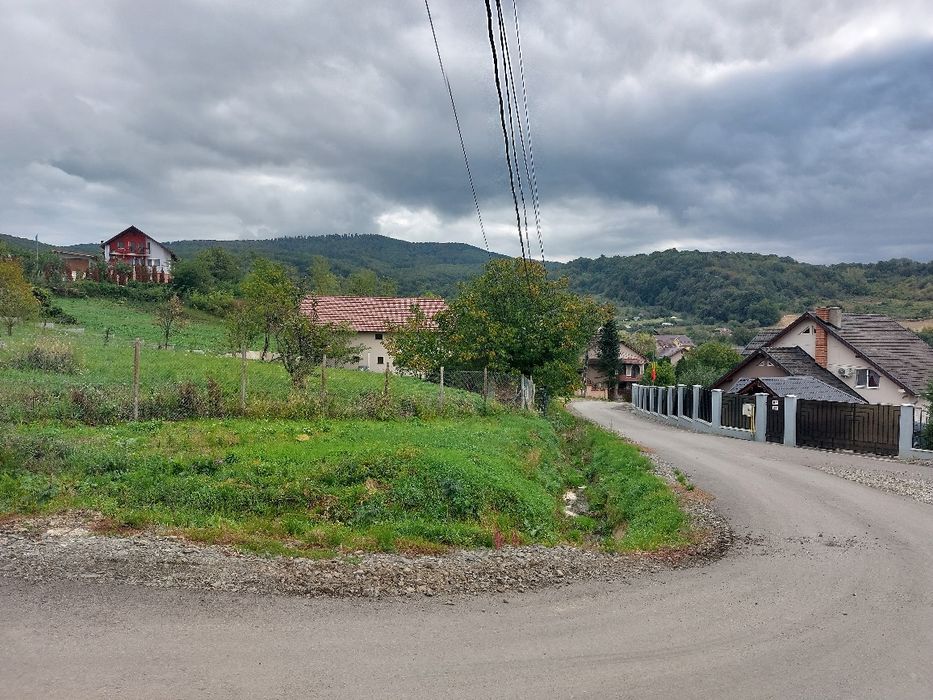 Teren intravilan front 100 m