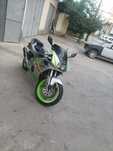 Suzuki GSX-400R.