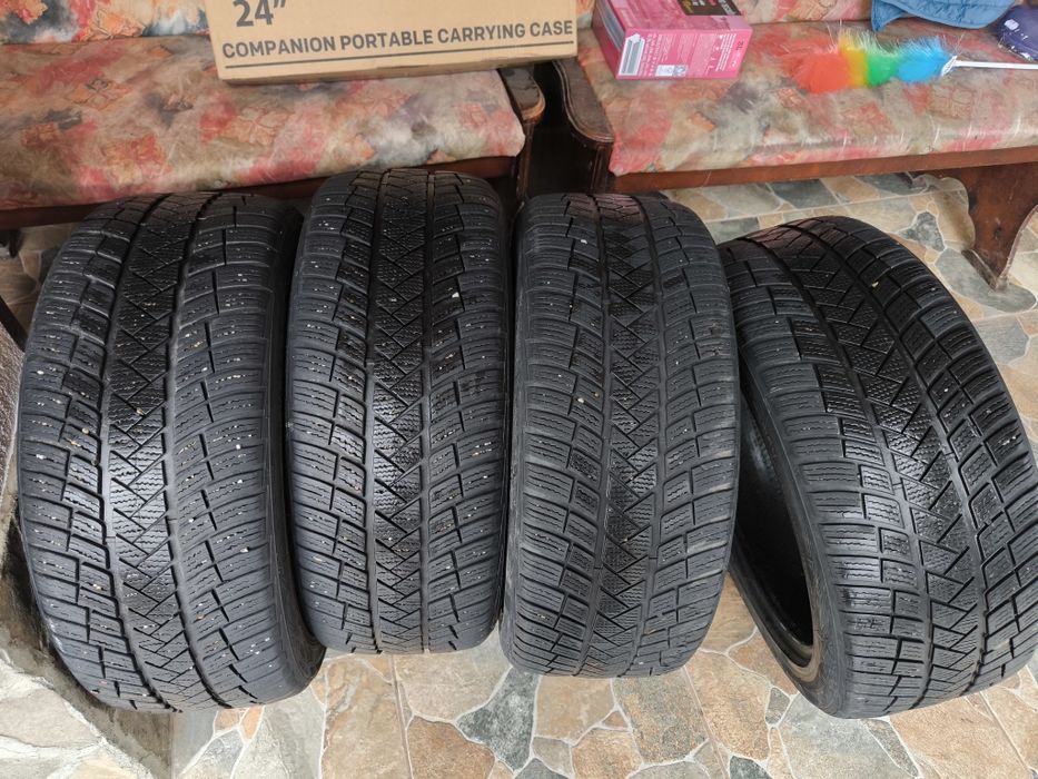 Зимни гуми 235 45 18