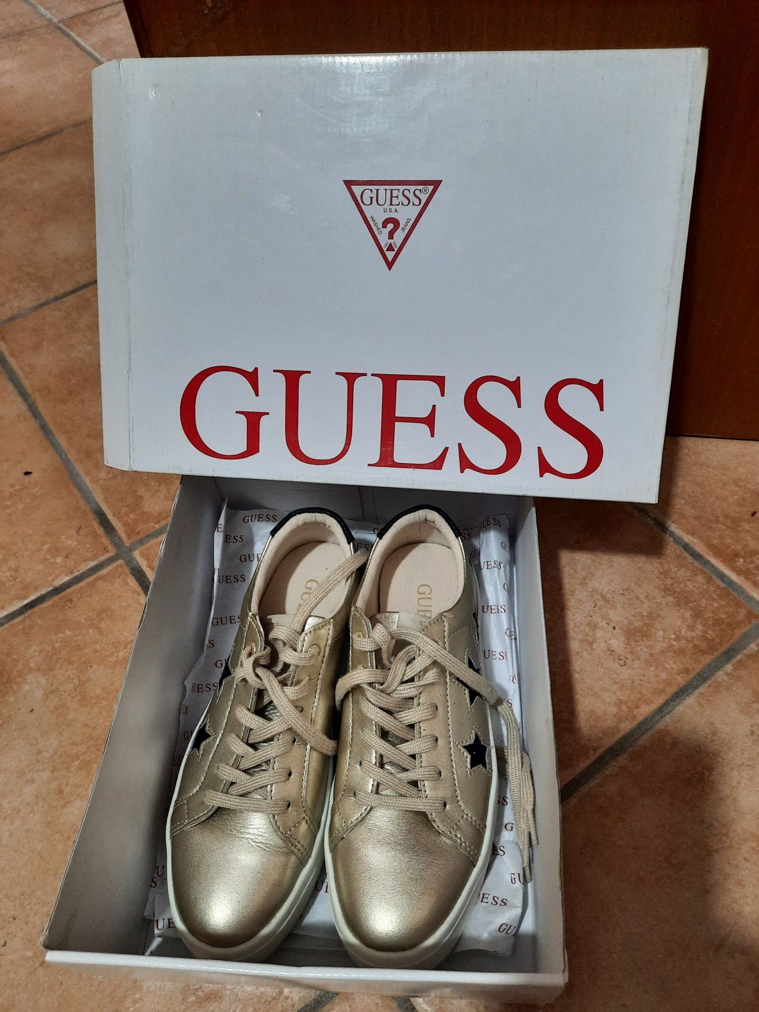 Обувки Guess номер 38