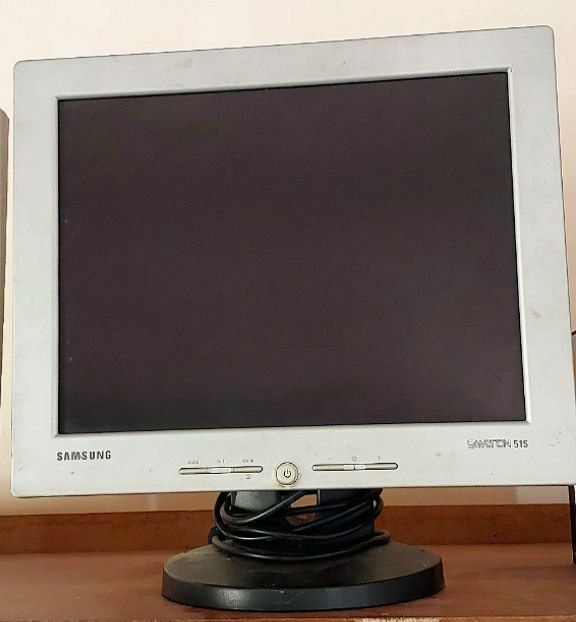 Samsung Manitor Sotiladi