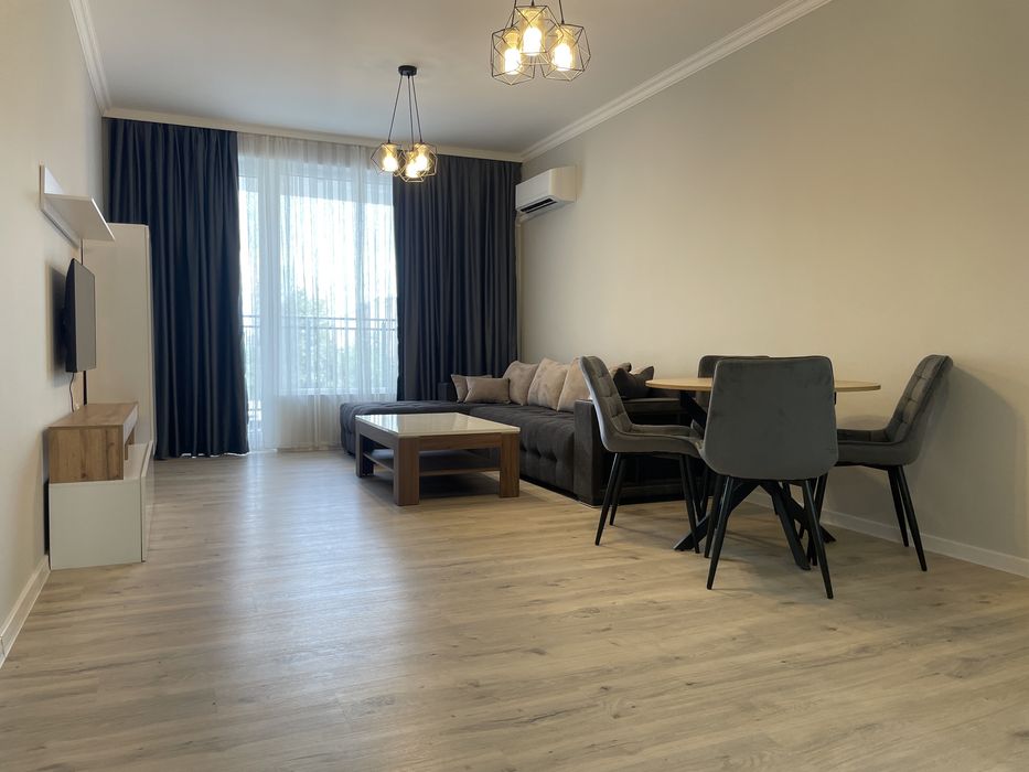 Дава се под наем Тристаен апартамент в Бургас, Изгрев - 103 кв.м за 816 € - Снимка #2