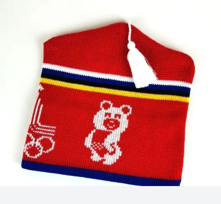 Шапка петушок : Ретро стиль 80 ых . В сериале «Слово пацана»