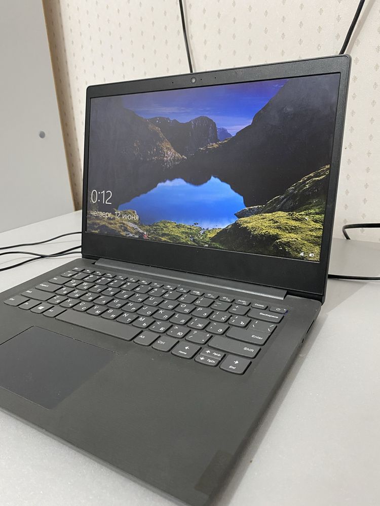 Модель: Lenovo V14-ADA, состояние идеально