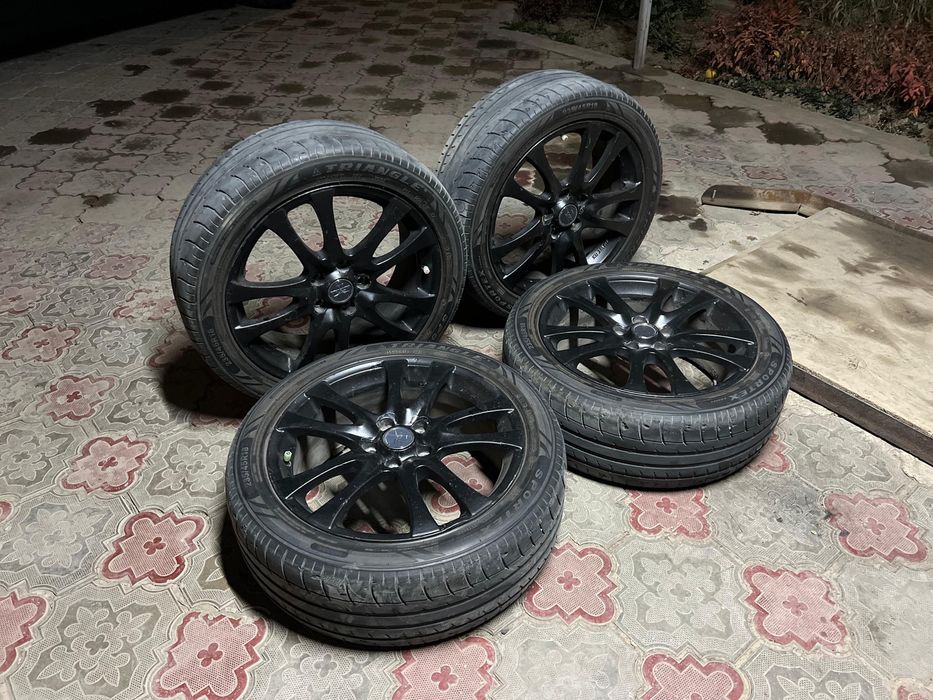 Продам,диски на 18,с резиной,подходят на KIA,HYUNDAi.