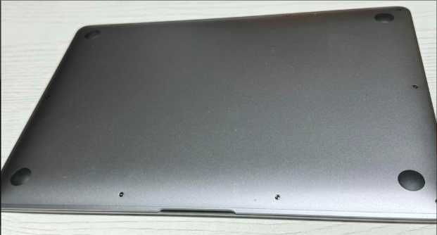 MacBook air M1 / 258 GB