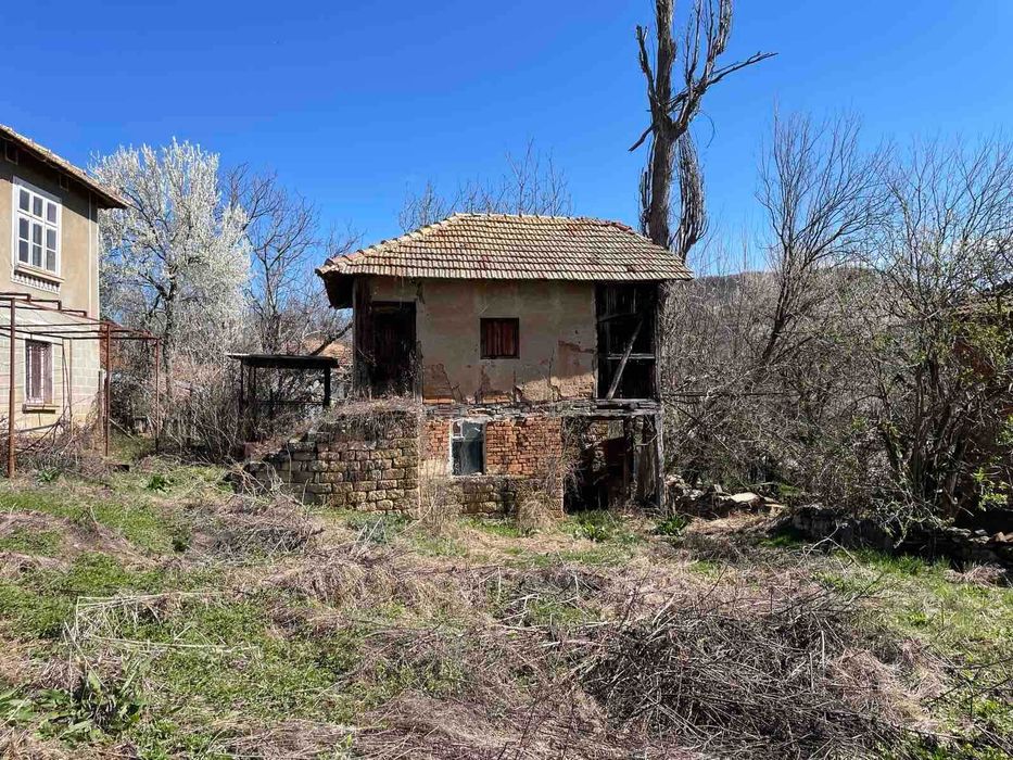 Продава се Къща в с. Лик, Област Враца - 50 кв.м за 235 €/кв.м - Снимка #2