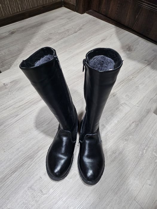 Продам зимние сапоги на девочку