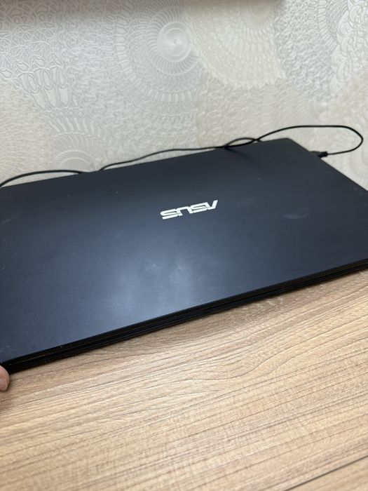 Asus E510 holati yaxshi