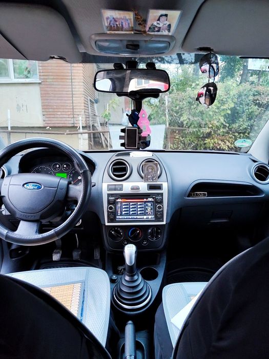 Vând Ford Fiesta