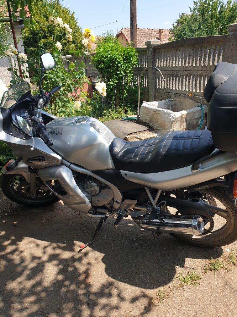 Motocicleta yamaha diverson 600cc