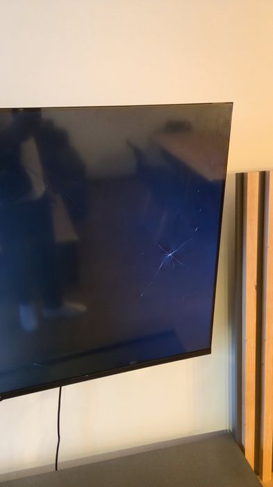 Телевизор Philips 55PUS7009/12 ударен екран