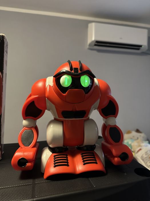 Интерактивен робот boombot с кутия