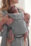 Два модела ергономични раници за бебета Baby Bjorn и Ergobaby