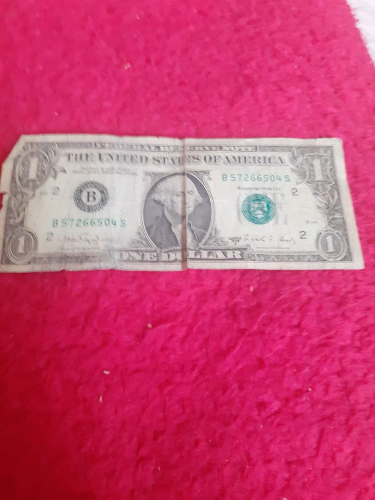 Bancnote de 5 dolari și  1 dolari vechi