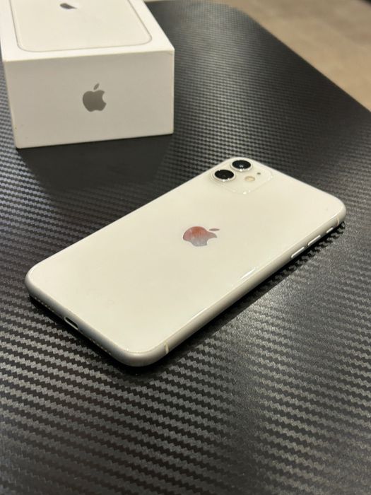 Отличен iPhone 11 64gb бял