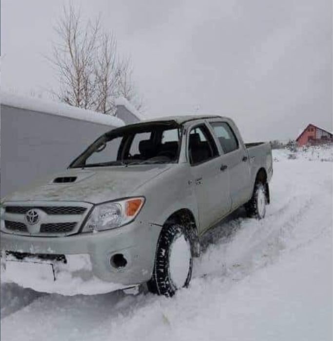 Dezmembrez toyota hilux
