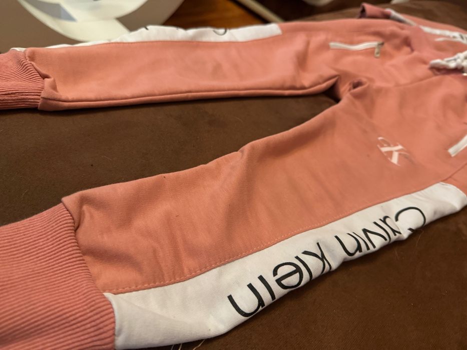 Детски анцуг Calvin klein 110 размер