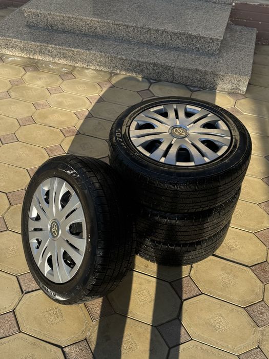 Продам комплект зимних шин с дисками и колпаками