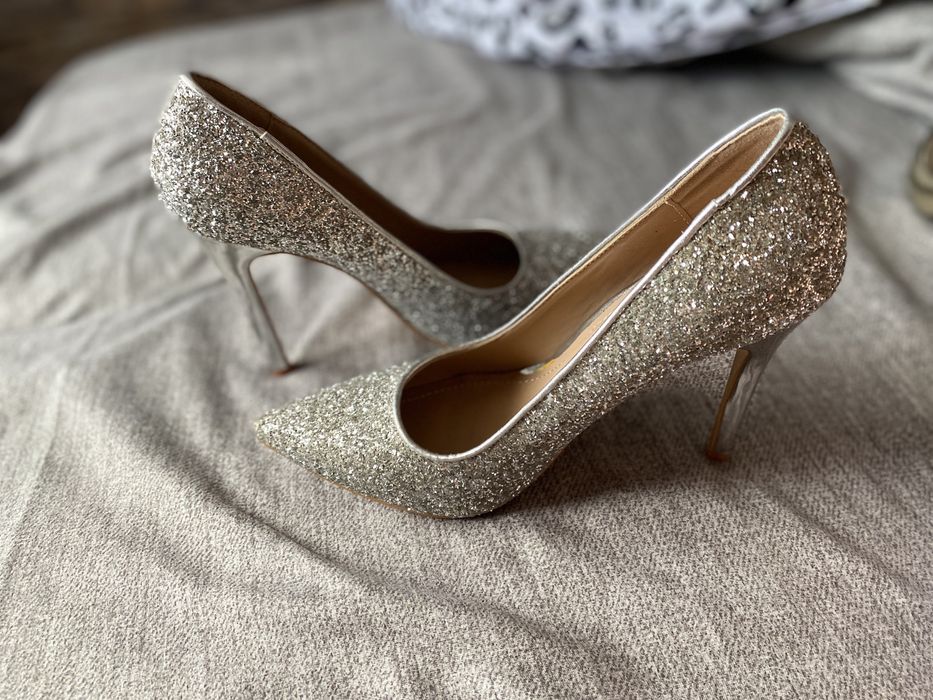 Pantofi stiletto
