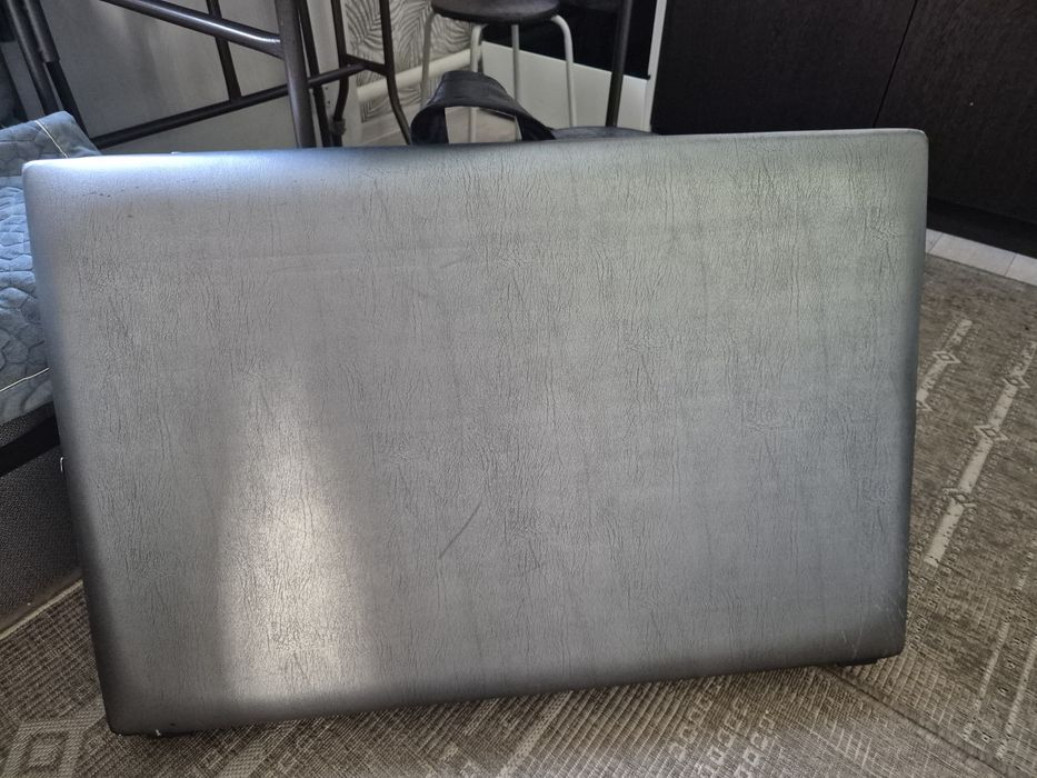 Кушетка с регулируемыми ножками