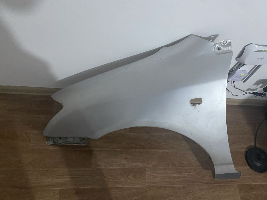 Продам крыло левое переднее от Toyota Corolla (кузов 120).