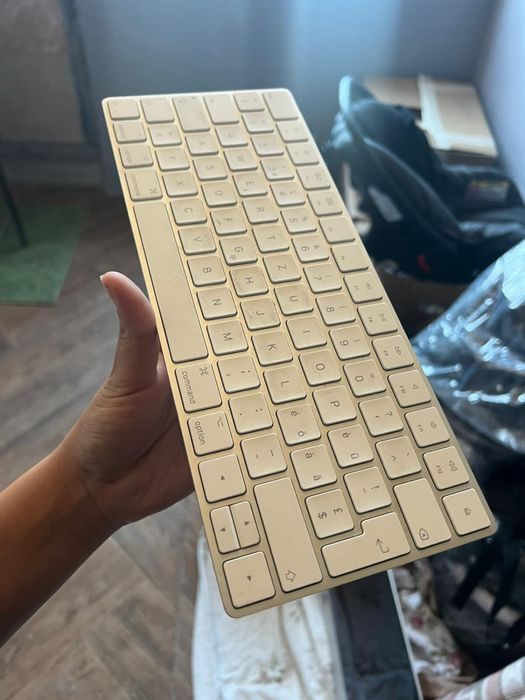 Vand iMac apple pretul este negociabil la tel.