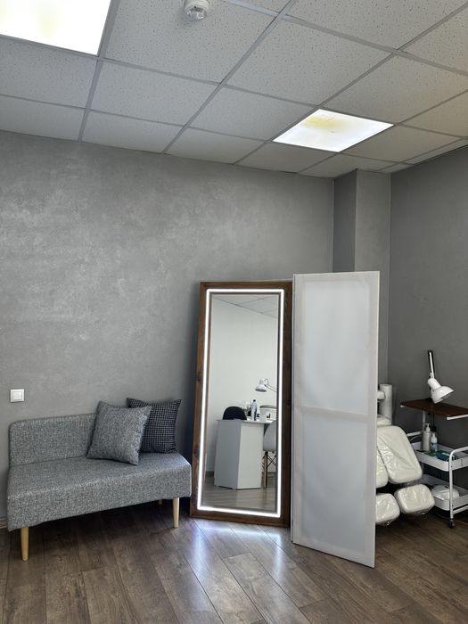 Сдаётся в аренду маникюрный стол