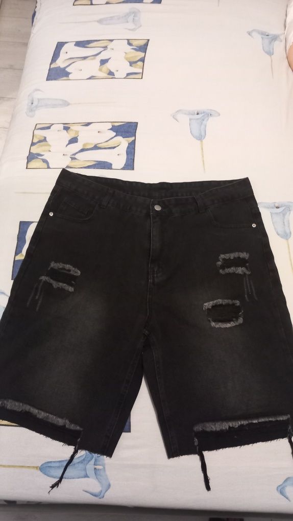 Pantaloni scurti de blugi Noi!