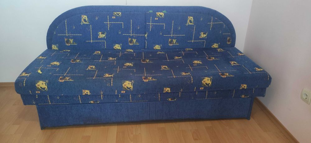 Разтегателен диван с място за съхранение