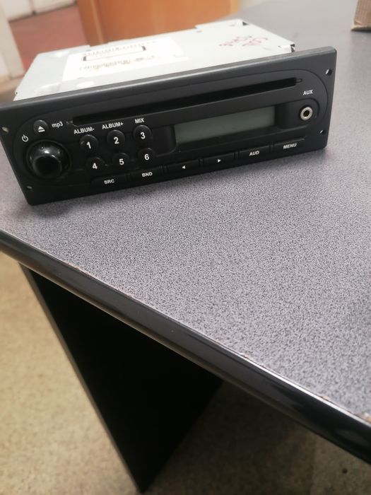 Vând radio cu CD dacia original