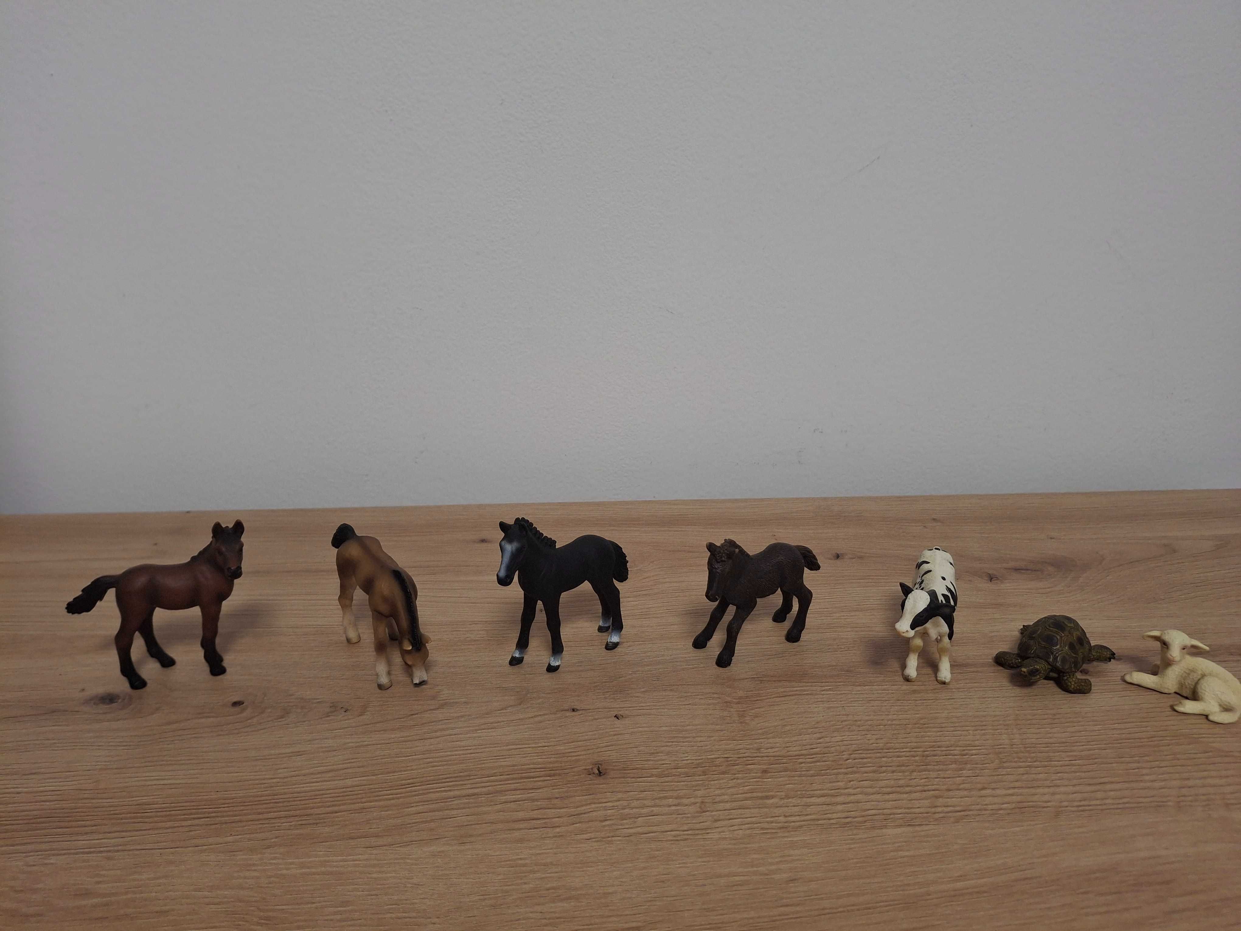 Vand lot cu 7 figurine Schleich
