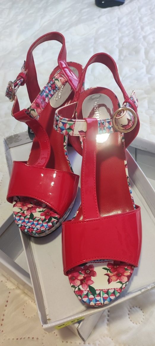 Нови летни елегантни обувки Desigual с етикет