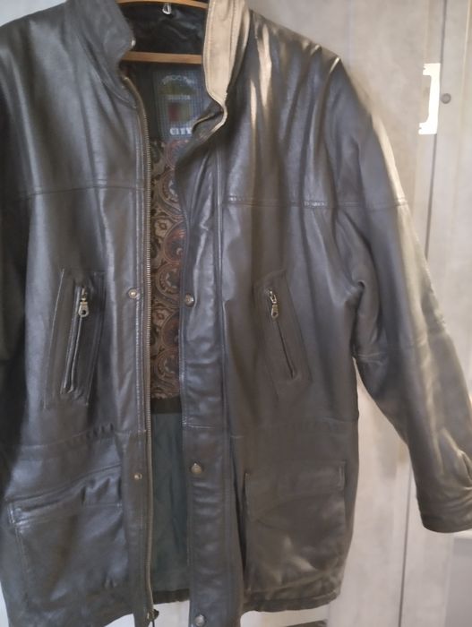 Продам мужскую кожаную куртку. Коричневого цвета. 52 размер. Б/У