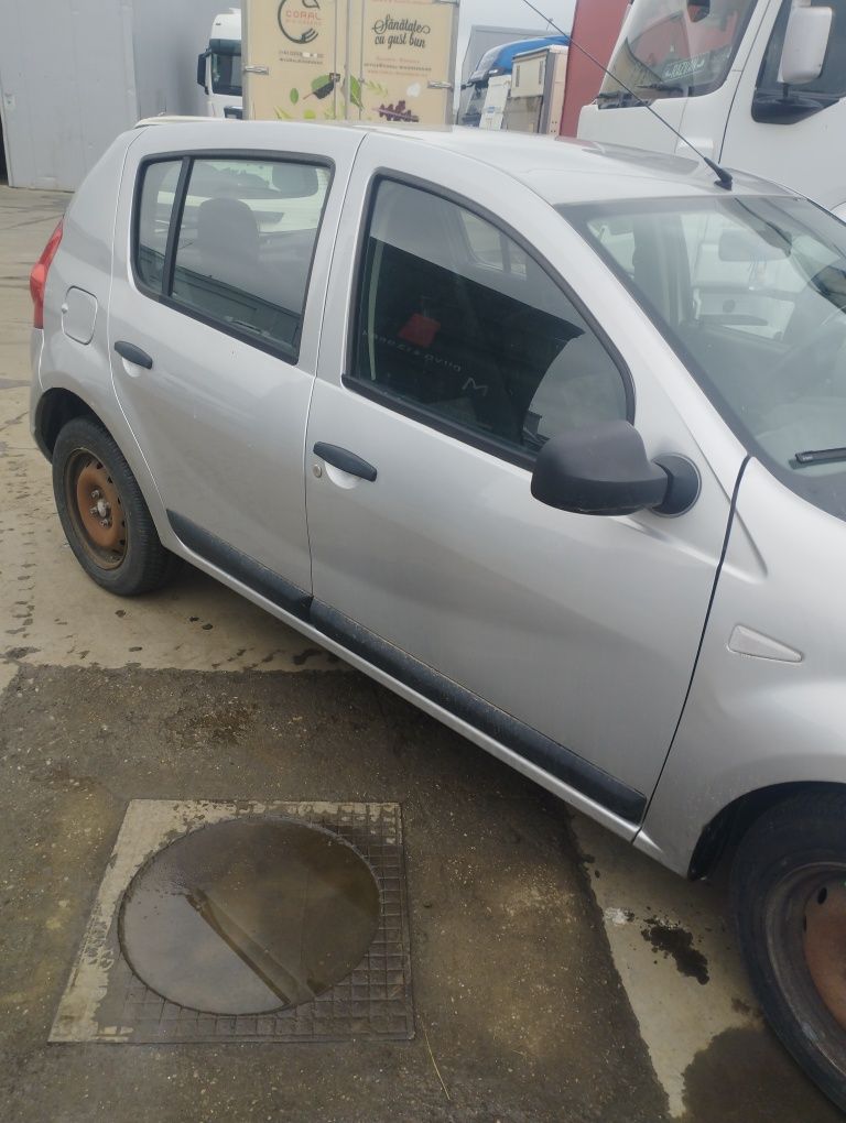 Dezmembrez Dacia Sandero 1.4 benzina