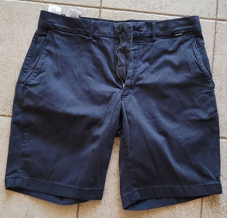 Vand pantaloni Calvin Klein