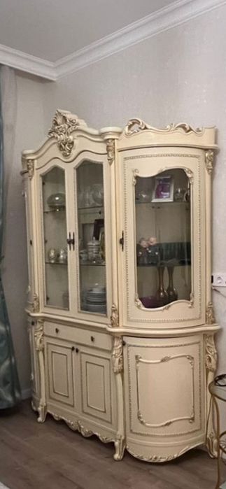 Продам шкаф витрину
